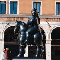 Famosa figura moderna al aire libre arte bronce mujer gorda en caballo estatua de Botero