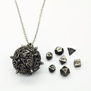 ชุดจี้ลูกเต๋าโลหะกลวง D20, ชุดอุปกรณ์เสริมเกม RPG แบบหลายเหลี่ยม 7 ชิ้น พร้อมสร้อยคอสำหรับผู้เล่นเกมบนโต๊ะ - Product Image 3