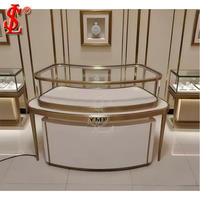 Vitrine de Luxe pour Bijoux : Solution Complète pour Magasin, Comptoir Îlot Courbé, Cloche en Verre, Éclairage LED Écologique, Aménagement de Boutique