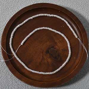 Cuentas Pequeñas Planas de Agua Dulce Naturales Blancas WENCHI 1213 de 2-2.5mm, 30g para Accesorios Hechos a Mano - Product Image 1