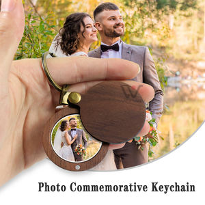 Porte-clés rond magnétique en bois avec photo, idéal pour transporter des photos créatives, cadeaux de vacances et d'anniversaire - Product Image 5