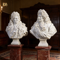 Buste sculpté à la main en marbre blanc Louis XIV, statue du Roi Soleil, sculpture royale française pour la décoration intérieure classique