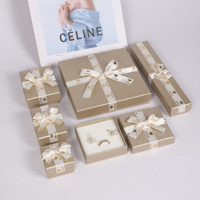 Boîte à bijoux en velours avec insert en velours blanc, étui rigide couleur or champagne pour boucles d'oreilles, bagues, colliers, présentoir de vente au détail, logo personnalisé