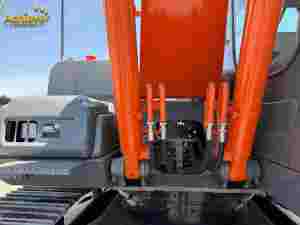 Escavatore Cingolato Usato <span class=keywords><strong>HITACHI</strong></span> ZX210 in Buone Condizioni, Motore Potente, Basse Ore di Lavoro - Product Image 4