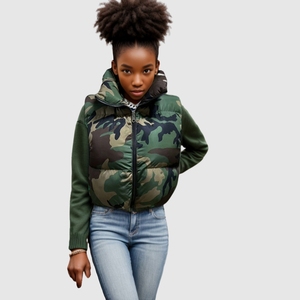 Nuevo Diseño de Chaleco de Invierno con Estampado de Camuflaje, Cuello Alto, Cierre de Cremallera y Relleno de Algodón para Mujer, a la Moda - Product Image 1