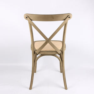 Silla cruzada de resina perfecta para usar en hoteles, bodegas y restaurantes que desean ofrecer estilo - Product Image 4