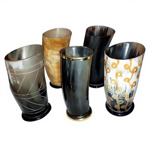 Vaso de chupito hecho a mano de cuerno de búfalo con diseño decorativo elegante, muestra gratuita para fabricantes de artículos de mesa, exportación directa. - Product Image 1
