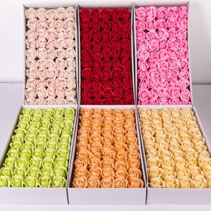 TC Vente en gros <span class=keywords><strong>pas</strong></span> chère de pétales de rose artificiels pour décoration de mariage, têtes de fleurs de 5 cm, 50 pièces par boîte cadeau, roses en savon à 3 couches - Product Image 1