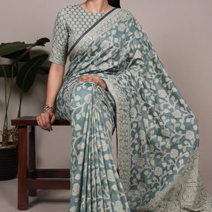 Sari de Mujer con Textura de Algodón y Seda Fluida en Azul Claro, con Estampados Florales Orgánicos, para Fiestas y Bodas, 5.5m de Largo, de Secado Rápido - Product Image 1