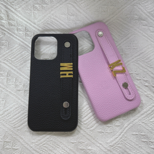 Funda de teléfono personalizada de lujo letra inicial dorada <span class=keywords><strong>nombre</strong></span> correa de muñeca cuero PU para <span class=keywords><strong>iPhone</strong></span> 16pro Max 15 14 pro 13 - Product Image 4