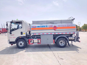 Camion <span class=keywords><strong>citerne</strong></span> HOWO <span class=keywords><strong>5000</strong></span> litres 4*2 Mini camion <span class=keywords><strong>citerne</strong></span> à carburant à vendre - Product Image 3