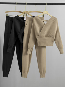 Conjunto de 2 Piezas de Punto Acanalado Casual Personalizado al por Mayor, Suéter con Cuello en V y Pantalones para Mujer, Ropa Diaria de Primavera y Otoño - Product Image 1