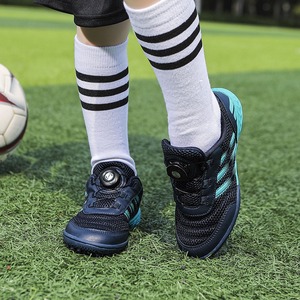 Chaussures de football unisexes respirantes en maille pour enfants et jeunes, crampons de football TF pour terrain synthétique, chaussures de sport d'extérieur à boucle rotative - Product Image 6