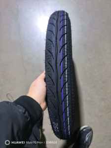 Pneus de moto 3.00-18 neufs, sans chambre à air, 300-18, <span class=keywords><strong>prix</strong></span> avantageux, directement de l'usine en Chine - Product Image 5