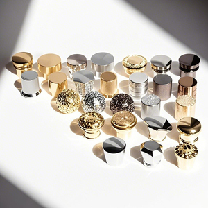 Tapa metálica de lujo de 15 mm con peso pesado para botella de perfume, de fábrica, con acabado plateado/dorado, tipo Fea, de Zamac - Product Image 6