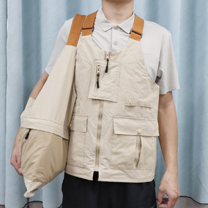 Gilet de pêche multifonctionnel convertible en sac à bandoulière, respirant, léger, couleur unie, polyester, collection Printemps 2025, pour homme - Product Image 1