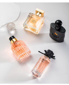 Coffret cadeau <span class=keywords><strong>de</strong></span> quatre pièces en gros, <span class=keywords><strong>parfum</strong></span> floral boisé aux épices fraîches et durables pour femmes, <span class=keywords><strong>eau</strong></span> <span class=keywords><strong>de</strong></span> toilette légère en spray - Product Image 5