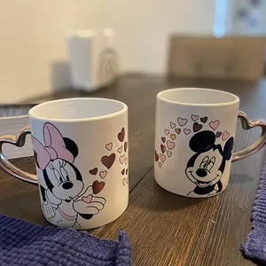 14 oz Minnie उड़ाने चुंबन डिजाइन दिल के आकार का धातु संभाल के साथ युगल मग