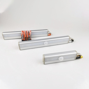 ไฟกลางคืน LED ติดได้ทุกที่โดยใช้แบตเตอรี่แม่เหล็ก6LED เซ็นเซอร์ตรวจจับการเคลื่อนไหวตู้เสื้อผ้า - Product Image 6