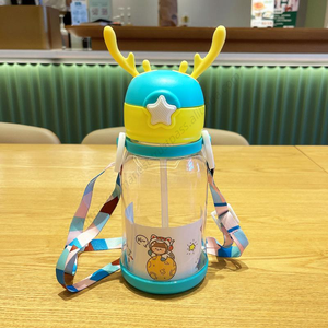 Bouteille d'eau portable en plastique de grande capacité (600 ml, 700 ml) pour enfants, avec sangle, mignonne, pour sublimation – Vente en gros à chaud - Product Image 5