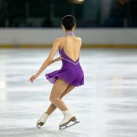Robe de patinage artistique violette à dos nu profond avec strass et jupe en maille pour filles et adultes, idéale pour la compétition et les spectacles