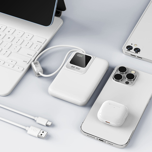 Batería Externa Ultra Delgada de 10000mAh y 22.5W con Carga Rápida, Pantalla Digital y Cables Dobles Integrados (Tipo-C LTN) para Teléfonos Inteligentes - Product Image 5
