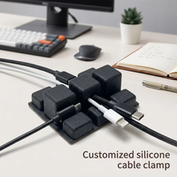 Attache-câble en silicone personnalisée avec support adhésif pour organiser les câbles de charge de téléphones, appareils de cuisine et de bureau – Couleurs personnalisables