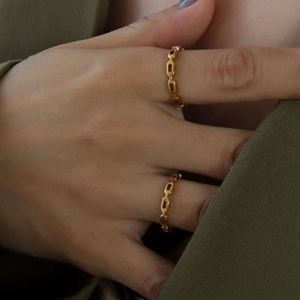 เครื่องประดับใหม่มาแรง แหวนทองคำแบบคลาสสิก แหวนสแตนเลสสำหรับผู้หญิง - Product Image 4