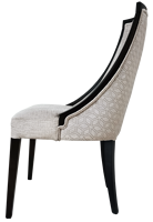 Chaise de salle à manger en bois massif au design nordique moderne avec dossier en rotin Vivaldi 04 IHLOS FURNITURE, recouverte de lin, confortable pour la maison et la cuisine
