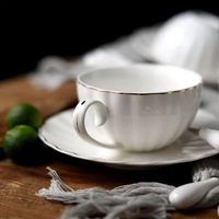 Ensemble tasse et soucoupe en porcelaine blanche, bord doré, capacité 101-200 ml, compatible lave-vaisselle et micro-ondes, jetable, portable, minimaliste
