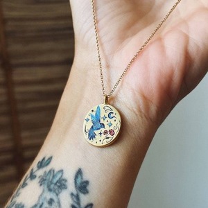 Lindo nudo de mariposa pintado goteo aceite conejo esmalte mascota ovalada Tarot tarjeta colgante collar de acero inoxidable joyería collar - Product Image 1