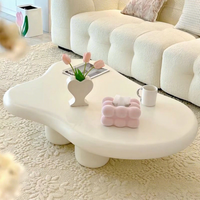 Table basse minimaliste et tendance 'Cloud' de style scandinave, luxe léger, forme unique, style Wabi-Sabi pour salon, chambre et maison