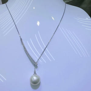 สร้อยคอมุกน้ำจืดทรงกลมขนาด 11-12 มม. แทบไร้ตำหนิ พร้อมจี้และชาร์มเงินแท้ S925 แบบฝรั่งเศส รูปตัว Y แบบดึงออกได้ ความยาว 48 ซม. - Product Image 4