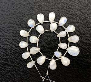 Pierre de lune arc-en-ciel naturelle 21 pièces en forme de poire à facettes perles de feu bleues pour la fabrication de bijoux à bricoler soi-même Briolette en gros - Product Image 3