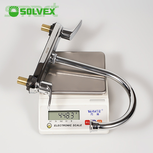 Robinet mélangeur contemporain à double poignée SOLVEX pour cuisines, utilisation en centre commercial, montage <span class=keywords><strong>sur</strong></span> plan de travail, installation à 3 trous, corps en laiton chromé durable - Product Image 4