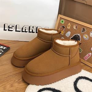 حذاء نسائي كلاسيكي جديد من الزغب السميك للثلج مريح دافئ ، حذاء نسائي شتوي للسيدات ، حذاء نسائي مكتنز من النساء - Product Image 1