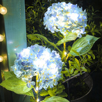 Lampu Taman Tenaga Surya Mode Luar Ruangan Lampu Bunga Hydrangea Warna-warni untuk Dekorasi Halaman Taman Jalur Jalan Putih Hangat 20cm