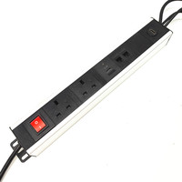 Prise intelligente personnalisée en alliage d'aluminium 3 du Royaume-Uni pour unité de distribution d'alimentation PDU à montage en rack avec port de données USB-C