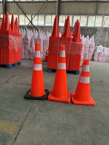 Cône de signalisation routière flexible en PVC orange multifonctionnel pour la construction routière - Product Image 2