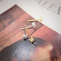Boucles d'oreilles clous hypoallergéniques mini trèfle à quatre feuilles, étanches, en cuivre plaqué or véritable, zircon, bijoux confortables pour dormir, pour femmes