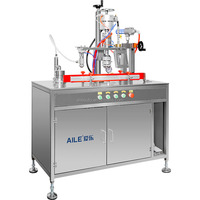 Machine de remplissage semi-automatique pneumatique 3-en-1 pour aérosols, idéale pour les applications d'assainisseurs d'air, de peintures en spray et alimentaires, avec composant de pompe central.
