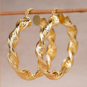 Pendientes de Aro Hb Cole Golden Twisted, Oro Sólido de 18K, Estilo Clásico, para Uso Diario de Mujeres - Product Image 3