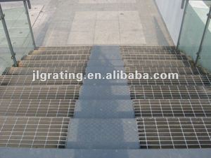 Grille en acier soudée par pression G405/50/100, couvercle de caniveau de drainage routier municipal. - Product Image 2
