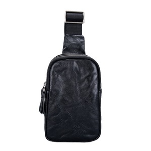 Bolso de Pecho para Hombre de Cuero Genuino Negro - Diseño Deportivo Antirrobo OEM para Marcas que Buscan Elegancia Robusta y Utilidad Urbana - Product Image 1
