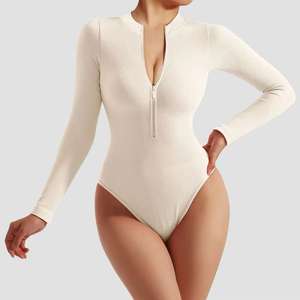 بدلة رياضية نسائية أنيقة مضلعة سريعة الجفاف مع تفاصيل سحاب، تصميم ضيق يبرز الجسم لتعزيز المظهر الأنيق - Product Image 3