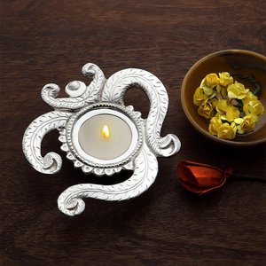 Portavelas Plateado para Velas de Té, Decorativo, con Diseño Floral Elegante para Decoración del Hogar, Celebraciones Festivas y Mesa - Product Image 4