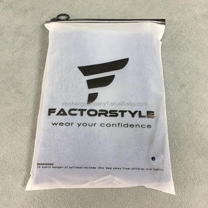 Bolsa con cremallera ecológica Bolsa de embalaje de <span class=keywords><strong>ropa</strong></span> Bolsa de plástico esmerilado con tirador circular - Product Image 4