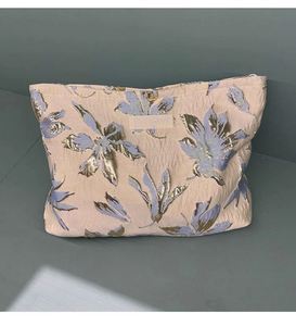 Bolsa de Cosméticos de Gran Capacidad con Flores en Relieve Doradas, Bolsa de Almacenamiento de Lona para Viaje con Cierre de Cremallera Portátil - Product Image 1