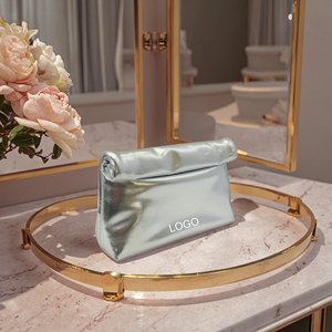 도매 OEM 패션 은빛 PU 가죽 메이크업 가방 사용자 정의 로고 롤업 자석 폐쇄 아름다움 파우치 방수 PU 화장품 가방 - Product Image 5