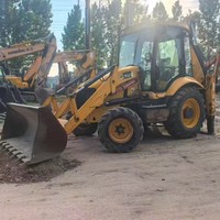 Chargeuse-pelleteuse JCB 3CX à direction intégrale, bras télescopique et attache rapide pour travaux de construction, agriculture et municipalité